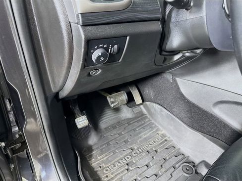 Used 2021 Jeep Grand Cherokee Laredo X image 10