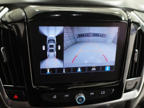 Used 2023 Chevrolet Traverse RS FWD image 18