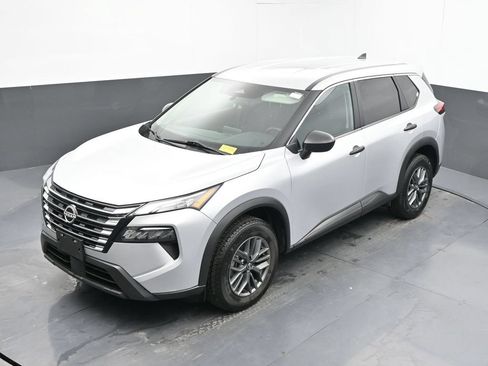 Used 2024 Nissan Rogue S FWD image 27