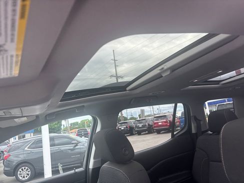 Used 2023 GMC Acadia SLE w/ Driver Convenience Package FWD image 28