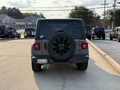 Used 2022 Jeep Wrangler Unlimited Sahara AWD/4WD image 7