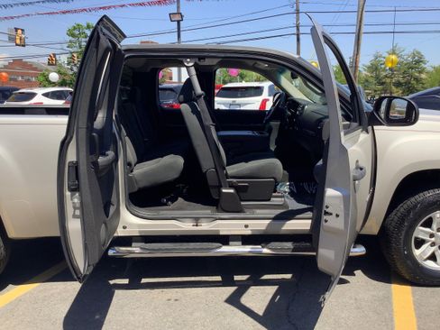 Used 2008 GMC Sierra 1500 SLE w/ Power Pack Plus AWD/4WD image 18