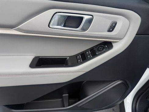 New 2026 Ford Explorer Active w/ Active Comfort Package RWD image 18