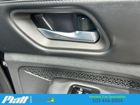 Used 2023 Nissan Ariya FWD image 32