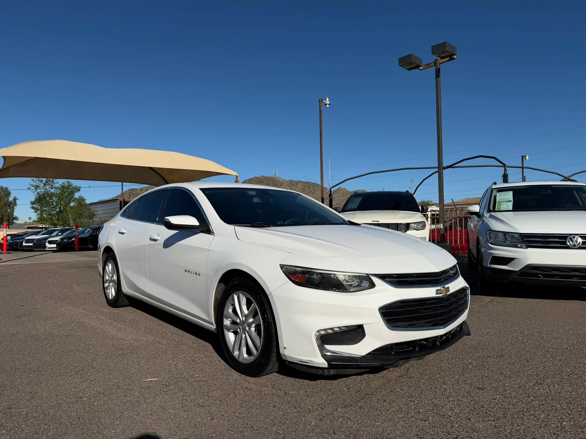 Used 2017 Chevrolet Malibu LT FWD image 3