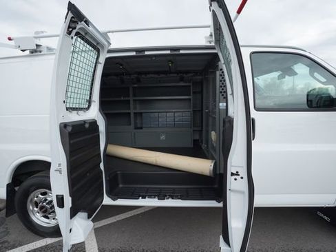 Used 2021 GMC Savana 3500 w/ Driver Convenience Package image 19