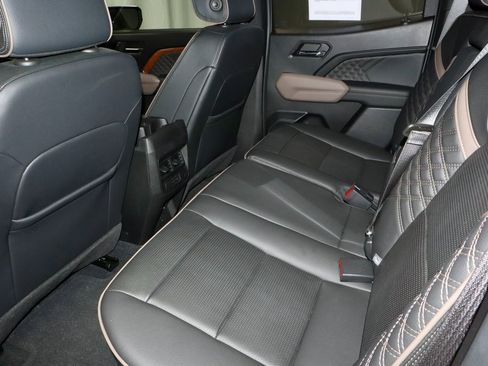 Used 2023 GMC Canyon Denali image 21