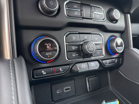 Used 2022 Chevrolet Tahoe Z71 w/ Luxury Package image 25