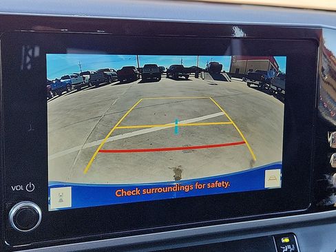 Used 2025 Toyota Camry SE image 8