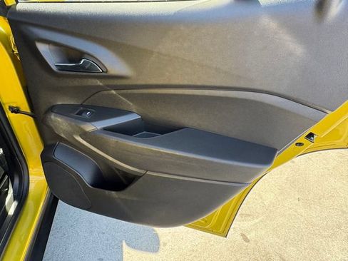 Certified 2024 Chevrolet Trax RS w/ Sunroof Package FWD image 10