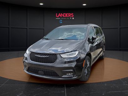 Used 2021 Chrysler Pacifica Touring w/ Cold Weather Group