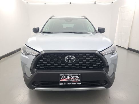 Used 2025 Toyota Corolla Cross LE image 9
