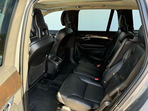 Used 2017 Volvo XC90 T6 Momentum w/ Vision Package image 31