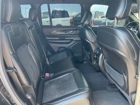 Used 2023 Jeep Grand Cherokee Altitude AWD/4WD image 23
