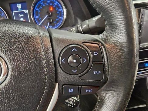 Used 2018 Toyota Corolla SE FWD image 12