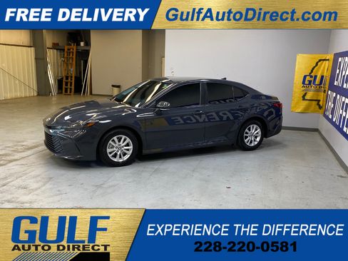 Used 2025 Toyota Camry LE FWD image 5