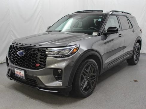 Certified 2025 Ford Explorer ST AWD/4WD image 4