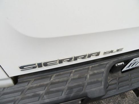 Used 2007 GMC Sierra 1500 SLE w/ Texas Edition RWD image 17