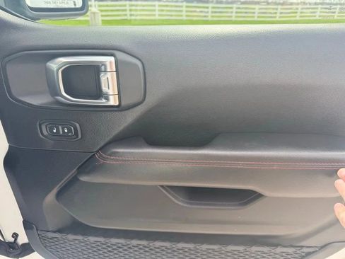 Used 2023 Jeep Gladiator Rubicon w/ Cold Weather Group image 15