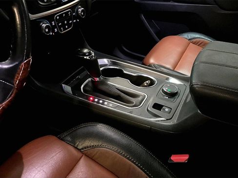 Used 2019 Chevrolet Traverse LT image 16