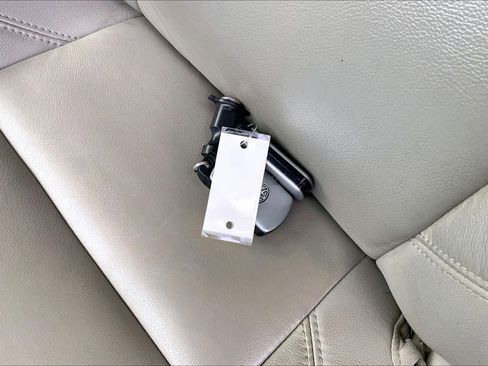 Used 2020 Toyota Sienna XLE w/ XLE Navigation Package image 14