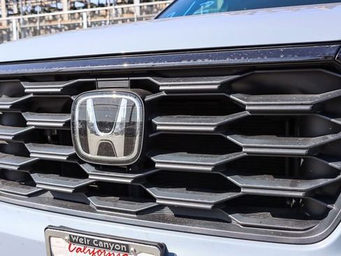 Used 2024 Honda Pilot Sport image 12