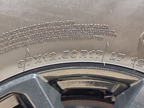 Used 2021 Jeep Gladiator Sport image 3