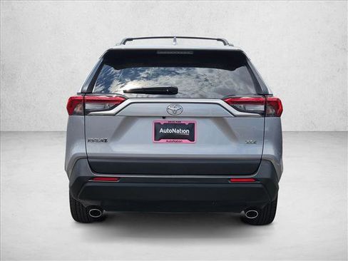 Used 2019 Toyota RAV4 XLE w/ Convenience Package FWD image 8