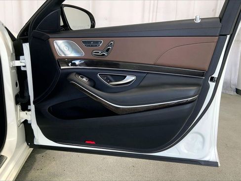 Used 2016 Mercedes-Benz S 550 Sedan image 26