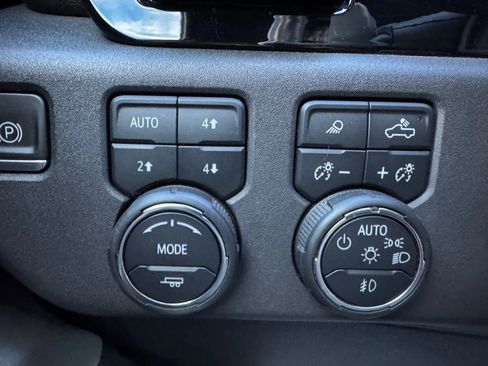 Used 2022 Chevrolet Silverado 1500 ZR2 w/ Technology Package image 25