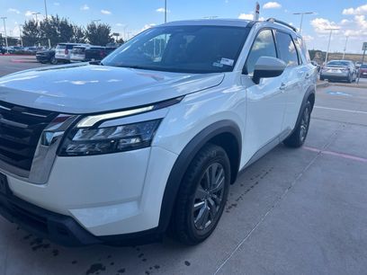 Used 2024 Nissan Pathfinder SV