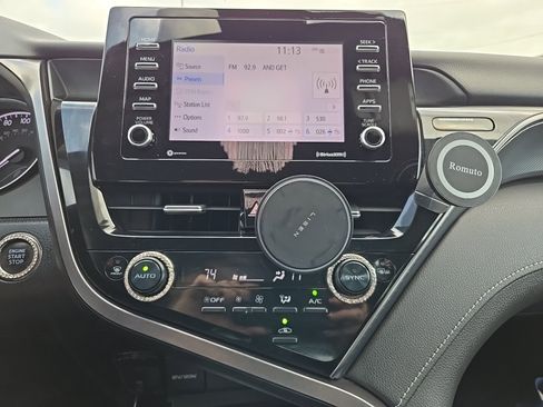 Used 2023 Toyota Camry SE w/ Convenience Package image 4