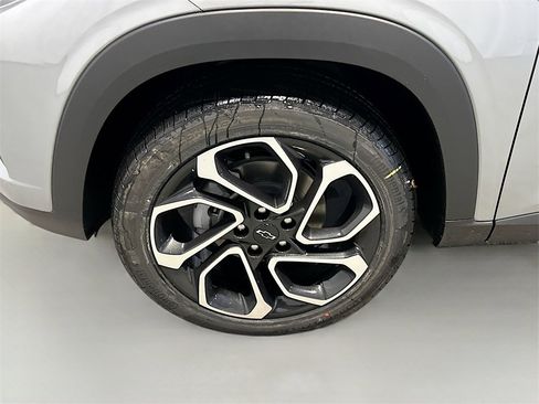 New 2026 Chevrolet Trax RS w/ Sunroof Package image 33