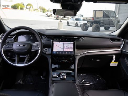New 2025 Jeep Grand Cherokee L Limited AWD/4WD image 21