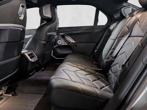 New 2026 BMW i7 xDrive60 image 17