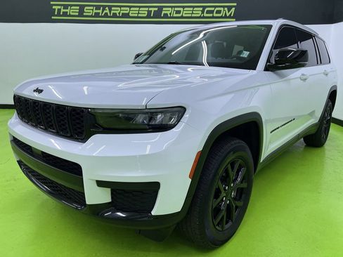 Used 2024 Jeep Grand Cherokee L Laredo AWD/4WD image 5
