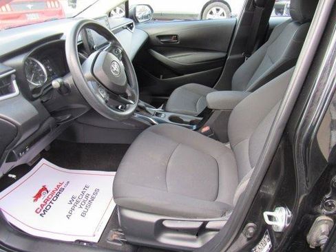 Used 2022 Toyota Corolla LE image 9