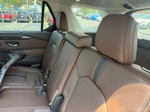 Used 2025 Honda Pilot Elite image 11