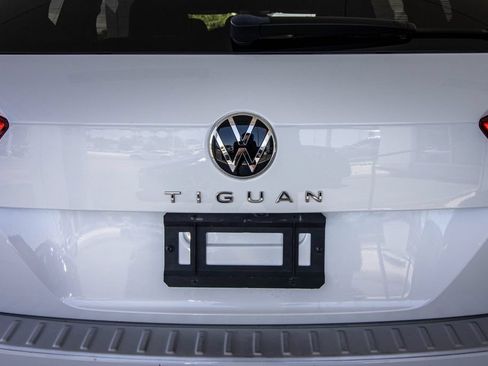 Used 2023 Volkswagen Tiguan SE R-Line FWD image 15