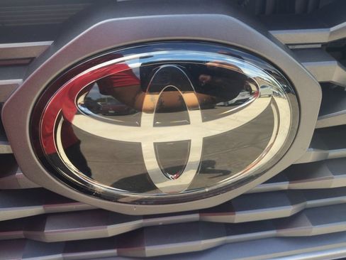 Used 2020 Toyota Tacoma TRD Off-Road AWD/4WD image 15