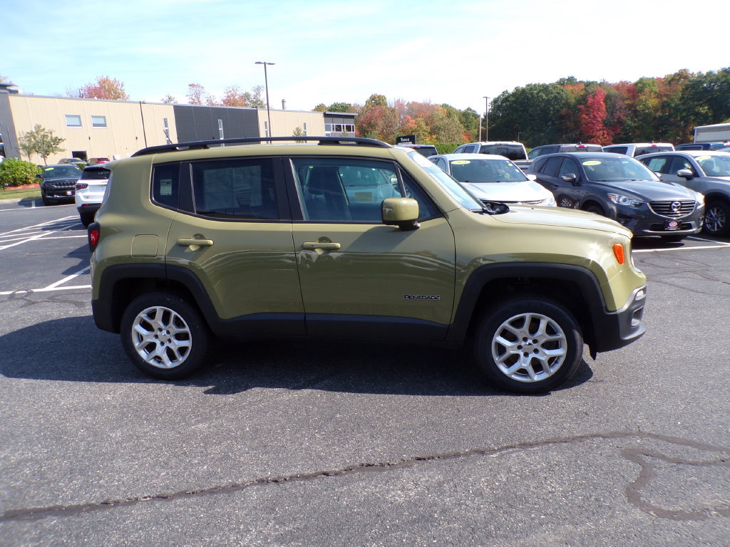 Used 2015 Jeep Renegade Latitude w/ Popular Equipment Group AWD/4WD image 4