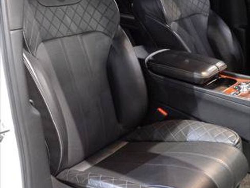 Used 2018 Bentley Bentayga AWD/4WD image 10