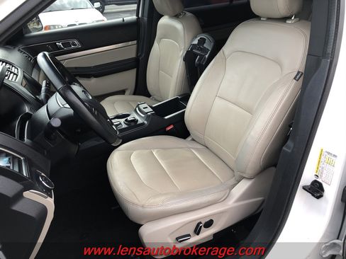 Used 2018 Ford Explorer XLT w/ Equipment Group 202A FWD image 12