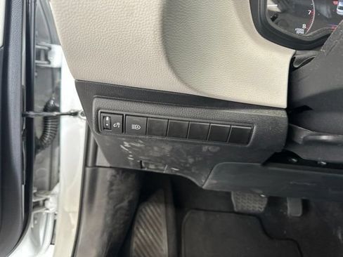 Used 2025 Toyota Corolla LE FWD image 9