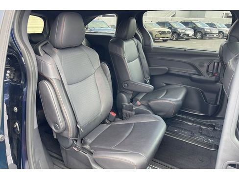 Used 2022 Toyota Sienna XSE image 19