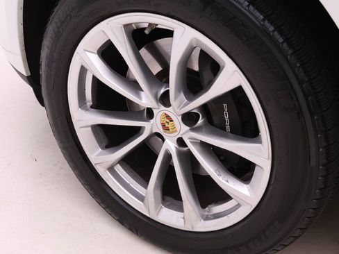 Certified 2024 Porsche Macan image 21