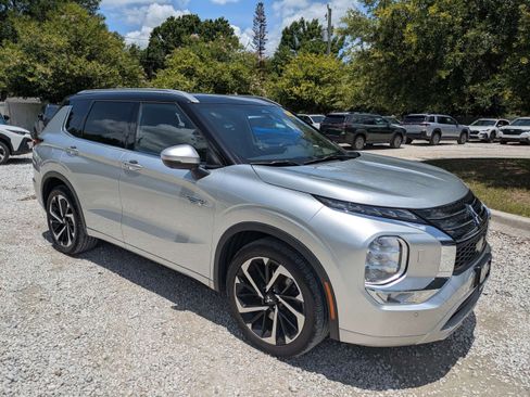 Used 2023 Mitsubishi Outlander SEL AWD/4WD image 2