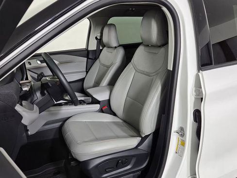 Used 2025 Ford Explorer Active w/ Active Comfort Package image 17