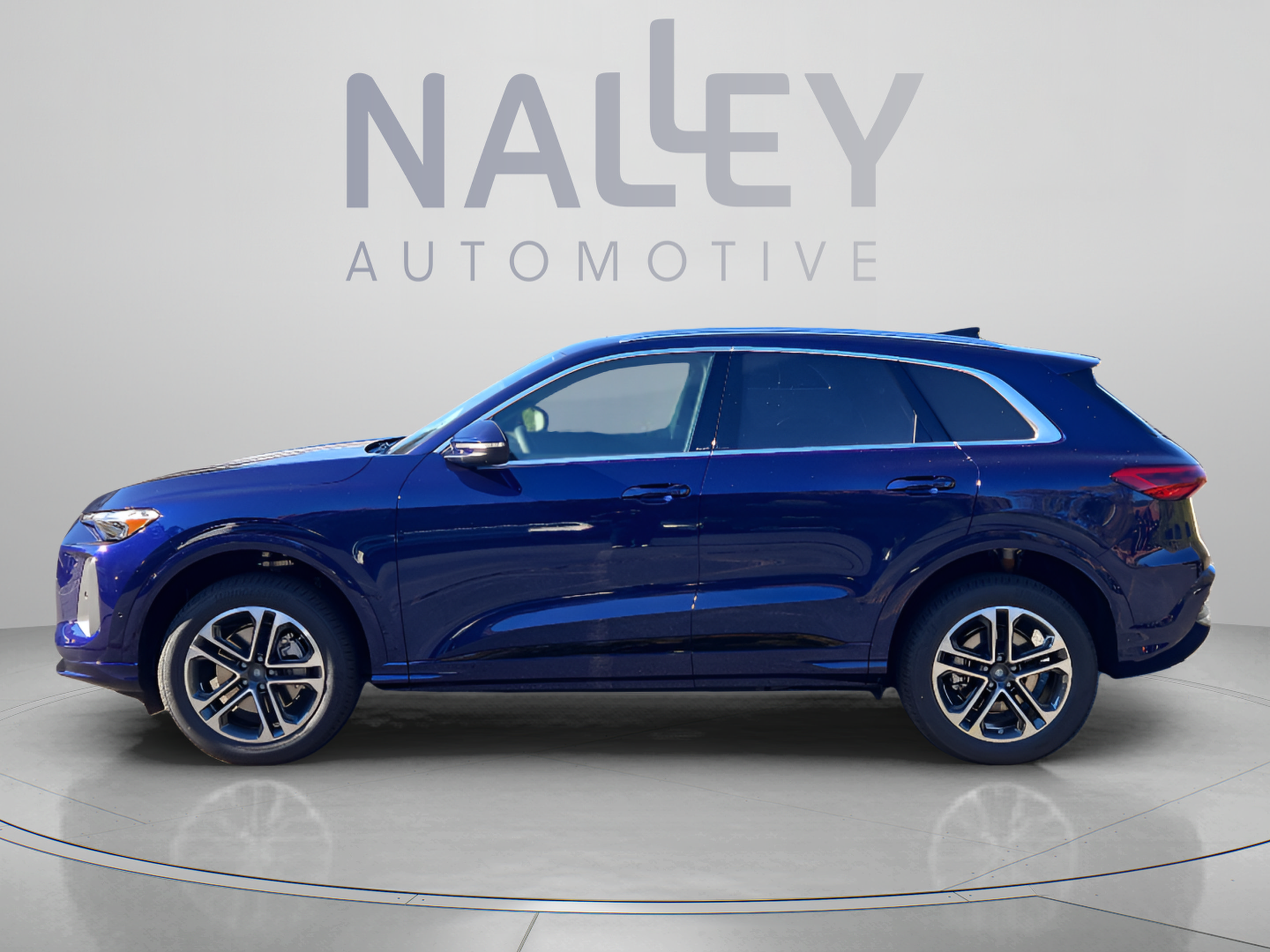 Used 2025 Audi Q5 Premium w/ Convenience Package AWD/4WD image 3