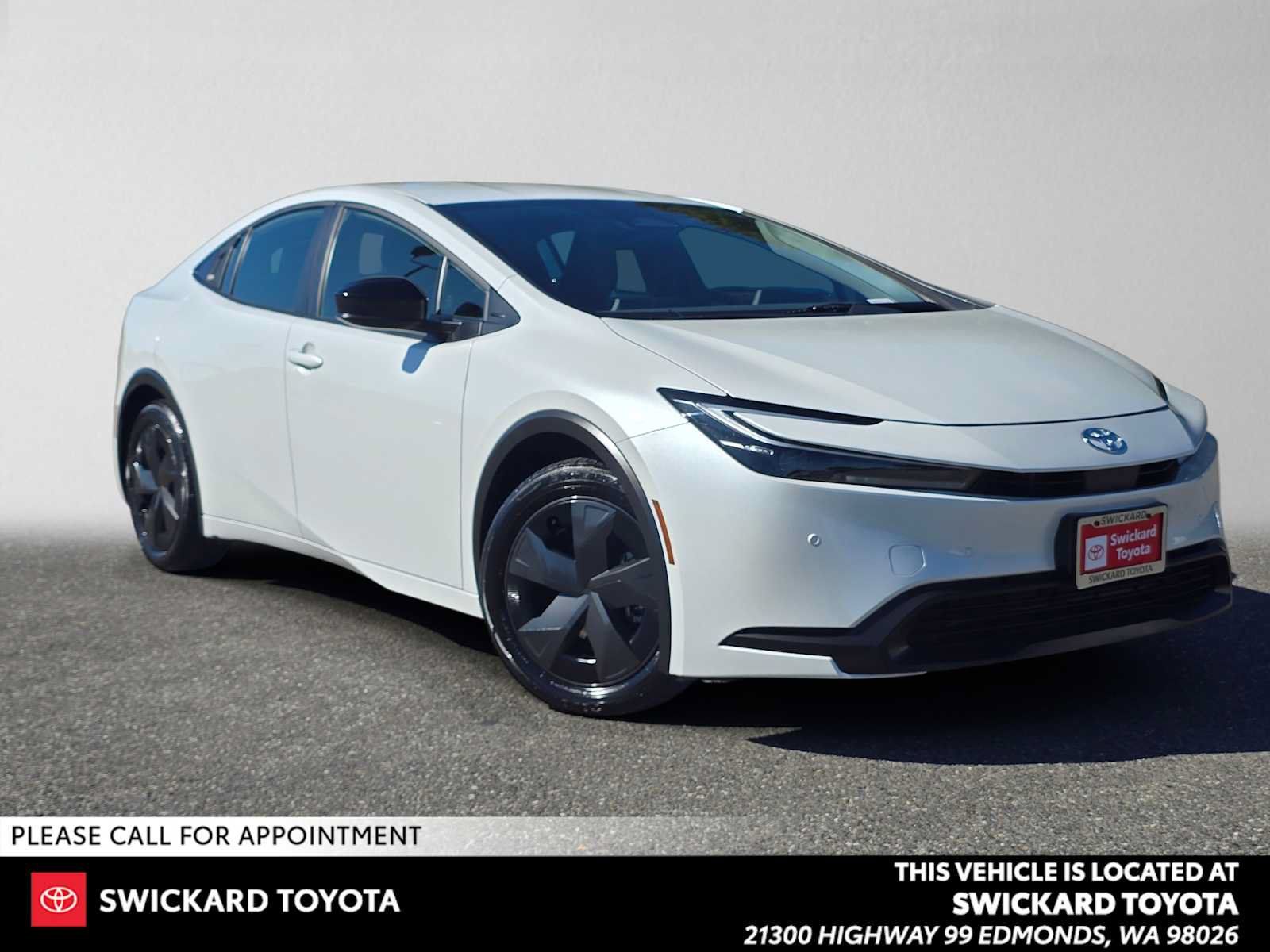 Certified 2025 Toyota Prius LE FWD image 1